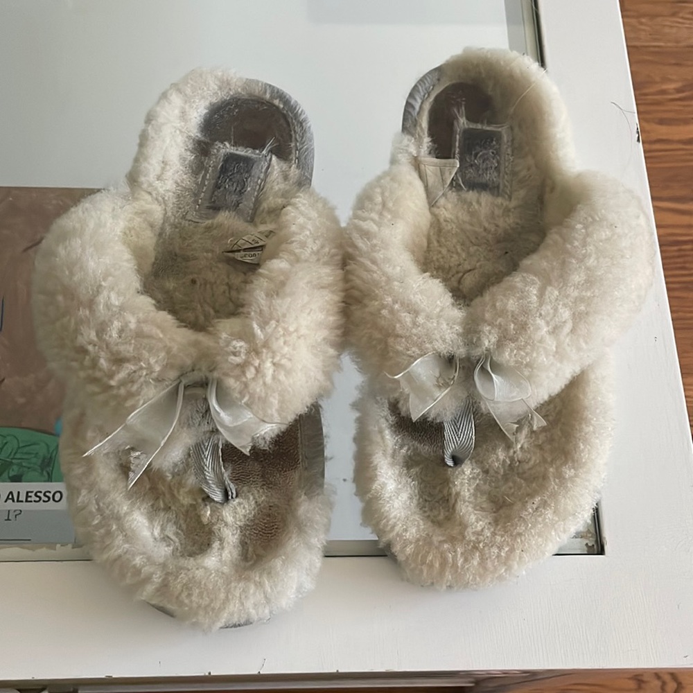 Ugg slip on size 7 white slippers